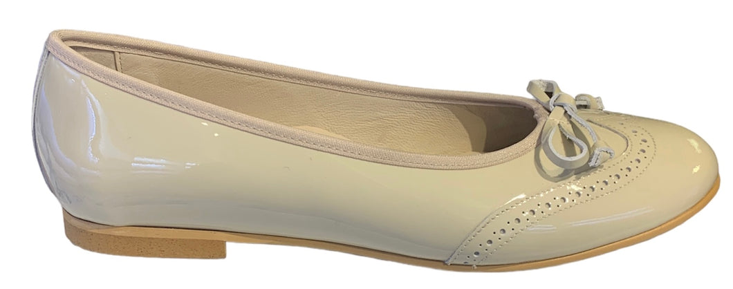 Shawn & Jeffery Wing Tip Marfil Ivory Patent Leather Flats