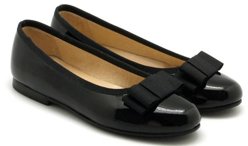 Beberlis Black Patent Leather Flats with Bow