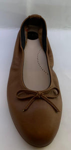 Beberlis Womans Cathay Tan Cuero Leather Elastic Back Flats